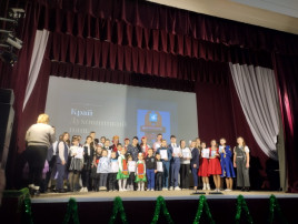 В рамках муниципального проекта творчества педагогических работников и обучающихся образовательных учреждений «Педагогический компас» состоялся XI районный детский краеведческий праздник «Край Духовницкий наш…» В рамках муниципального проекта творчества педагогических работников и обучающихся образовательных учреждений «Педагогический компас» состоялся XI районный детский краеведческий праздник «Край Духовницкий наш…».